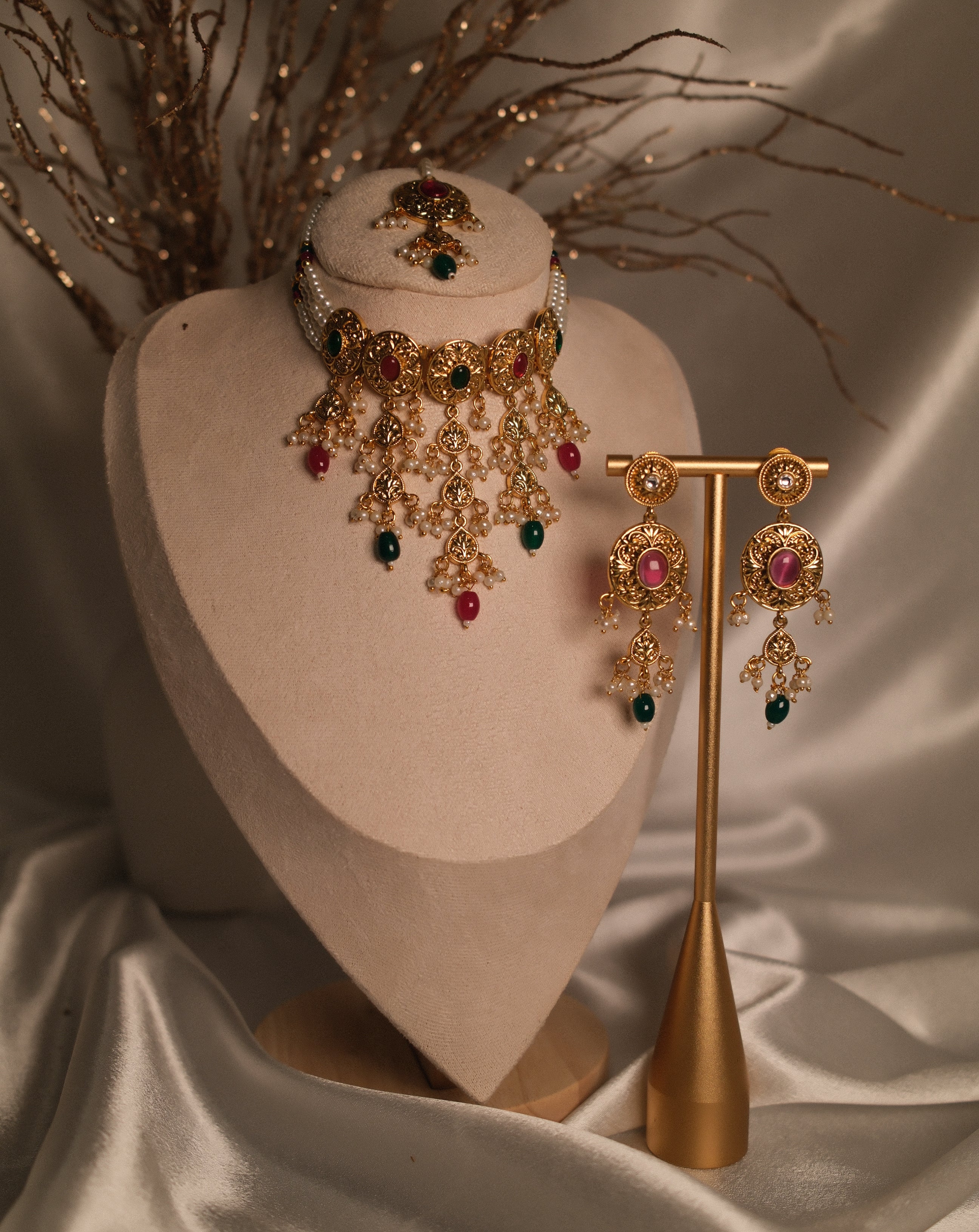 Gold waterfall necklace w/ earring & tikka
