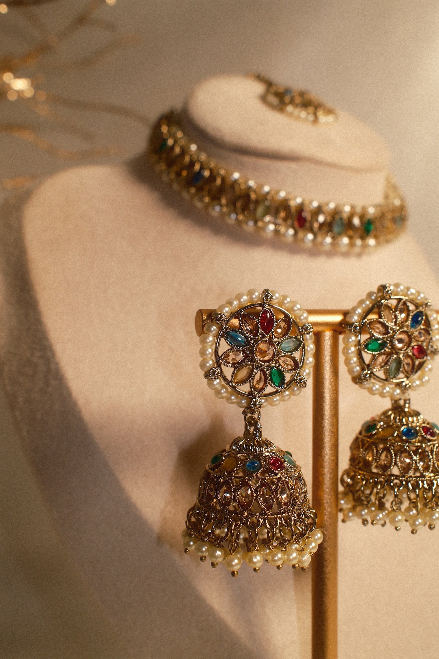 Multicolor Choker Sets with Tikka