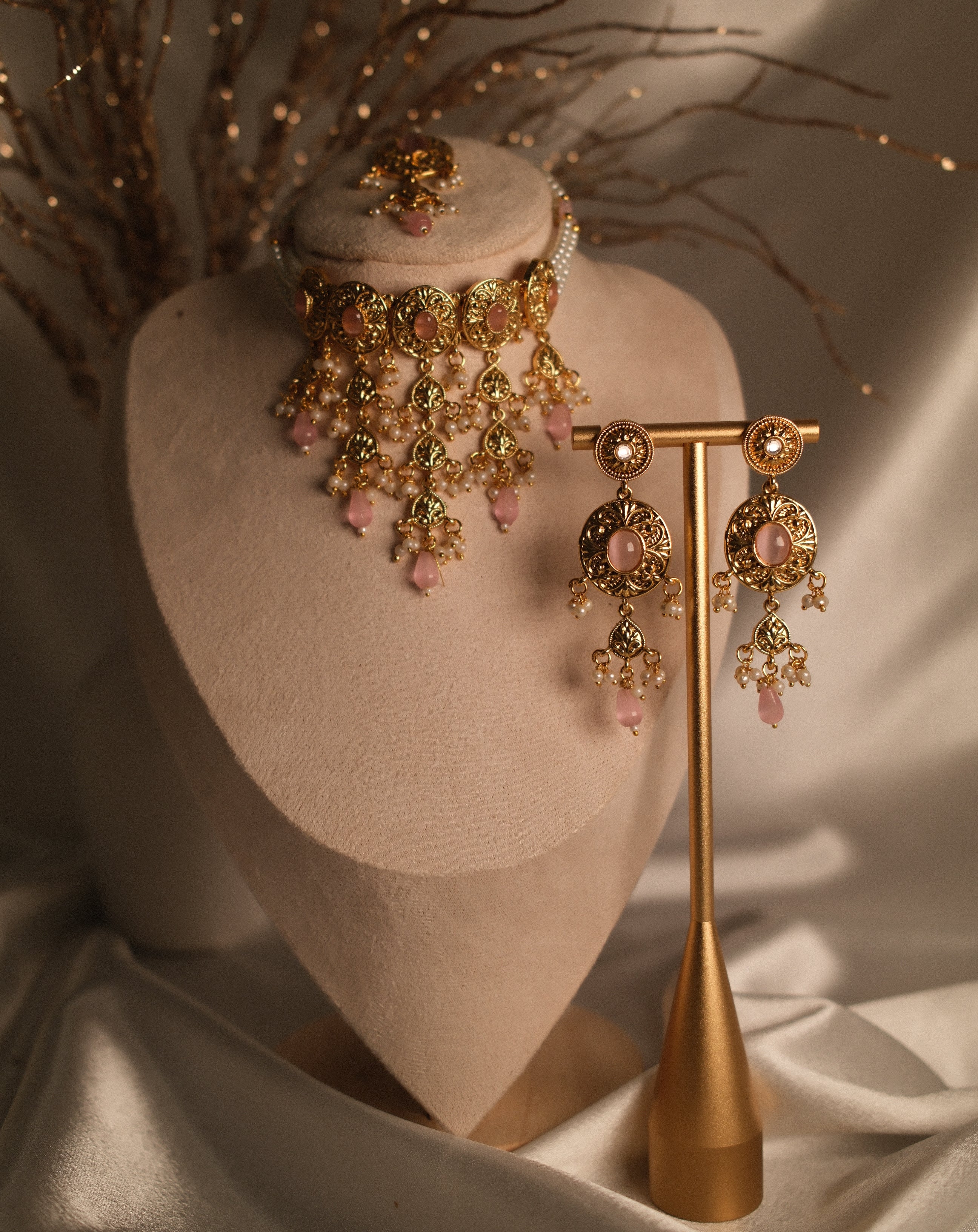 Gold waterfall necklace w/ earring & tikka